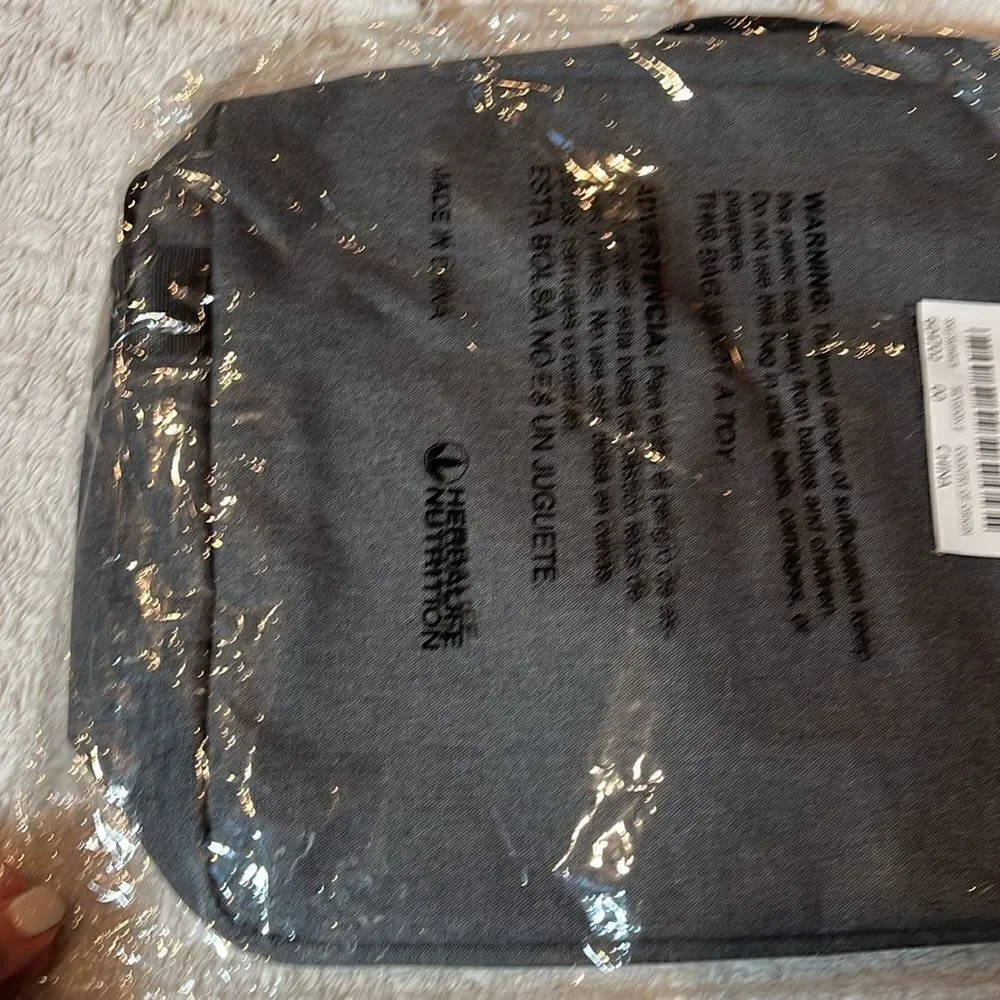 NEW Herbalife nutrition messenger bag